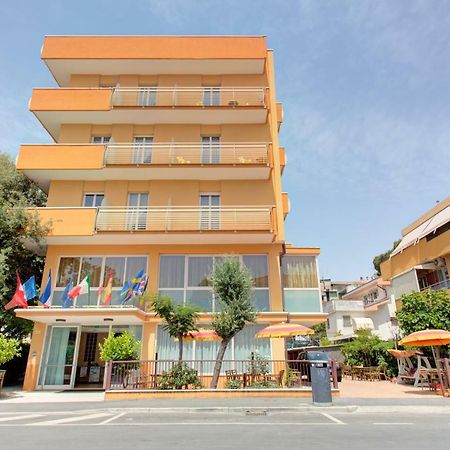 Hotel Nella Ρίμινι Εξωτερικό φωτογραφία