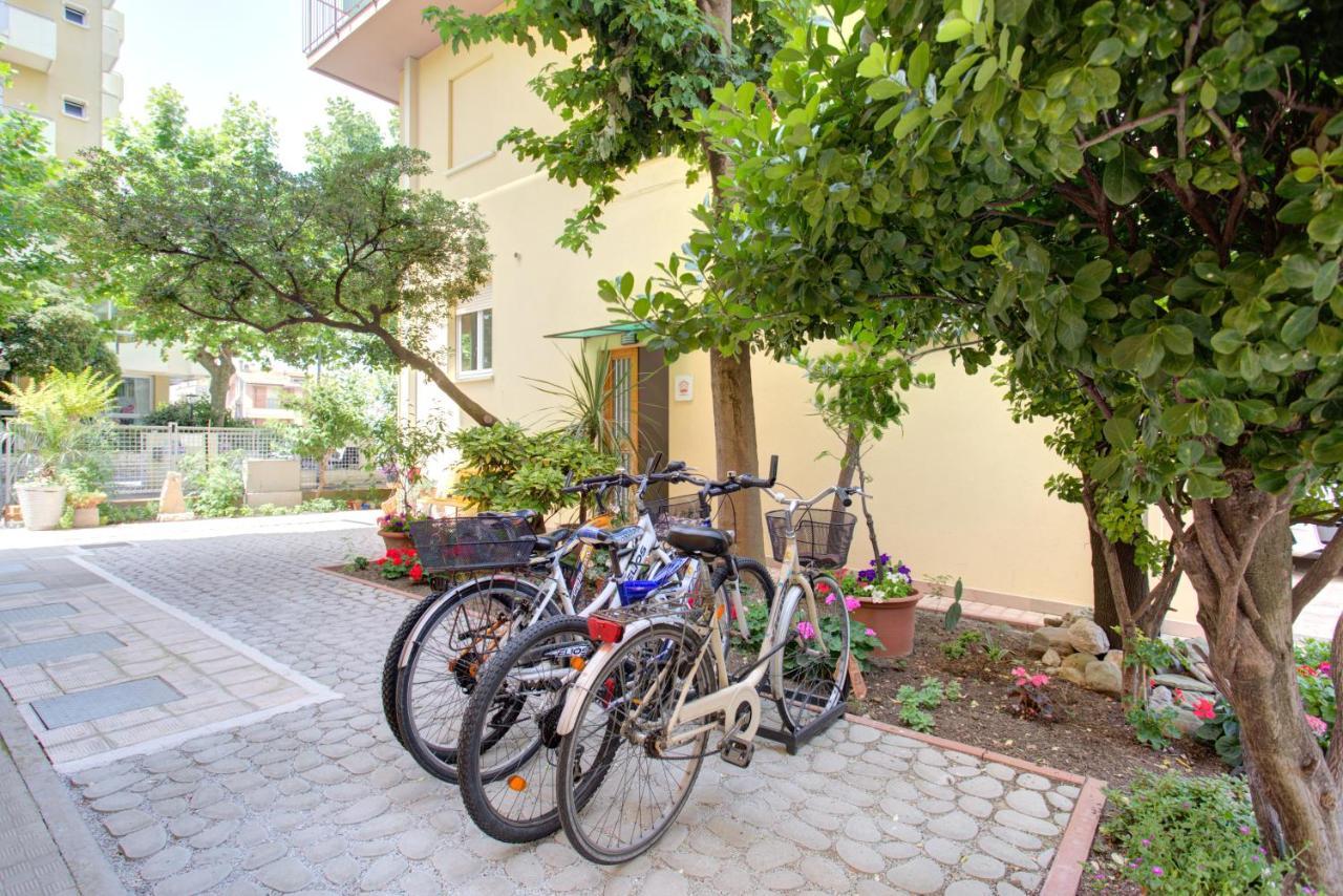 Hotel Nella Ρίμινι Εξωτερικό φωτογραφία