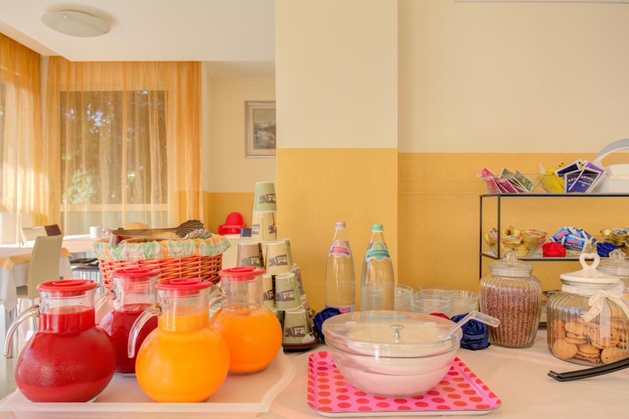 Hotel Nella Ρίμινι Εξωτερικό φωτογραφία