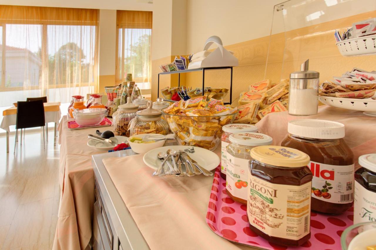 Hotel Nella Ρίμινι Εξωτερικό φωτογραφία