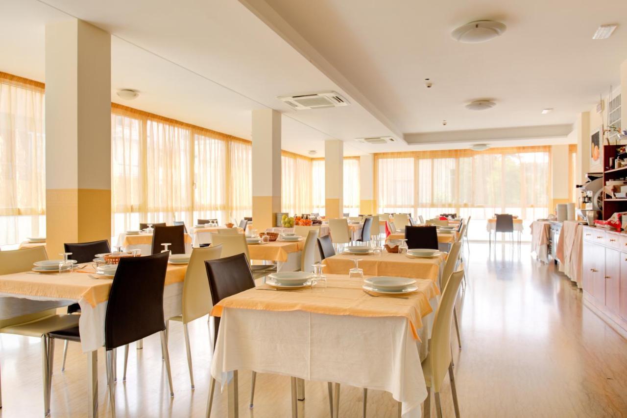 Hotel Nella Ρίμινι Εξωτερικό φωτογραφία
