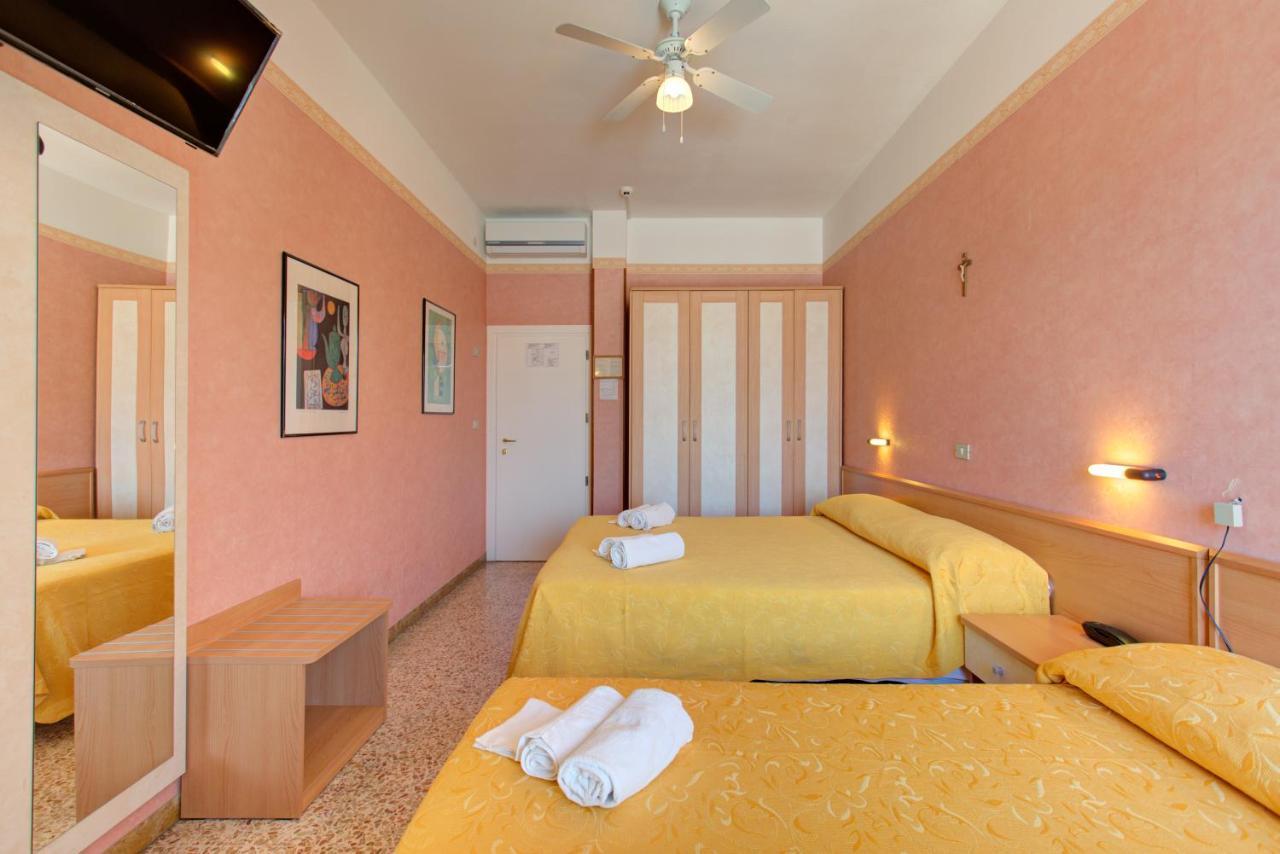 Hotel Nella Ρίμινι Εξωτερικό φωτογραφία