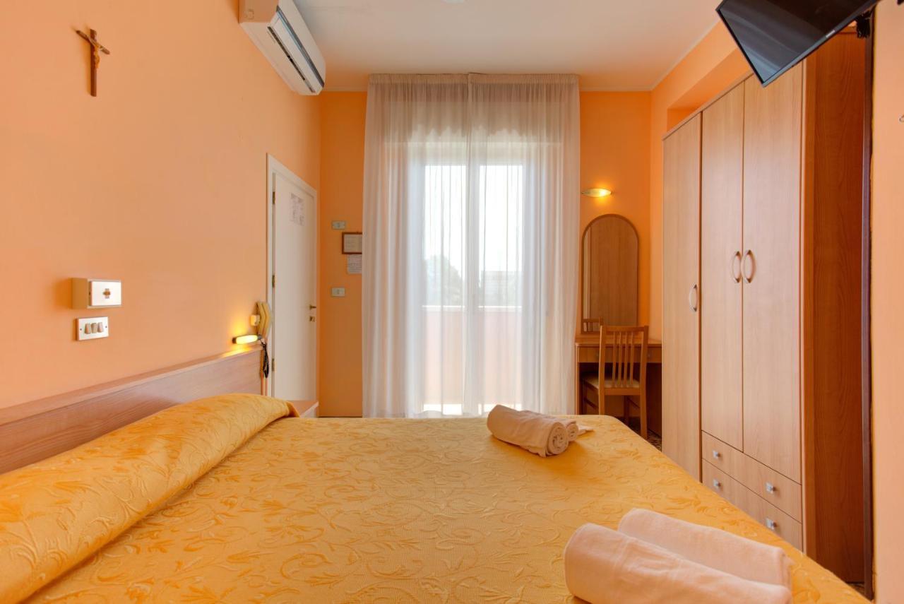 Hotel Nella Ρίμινι Εξωτερικό φωτογραφία