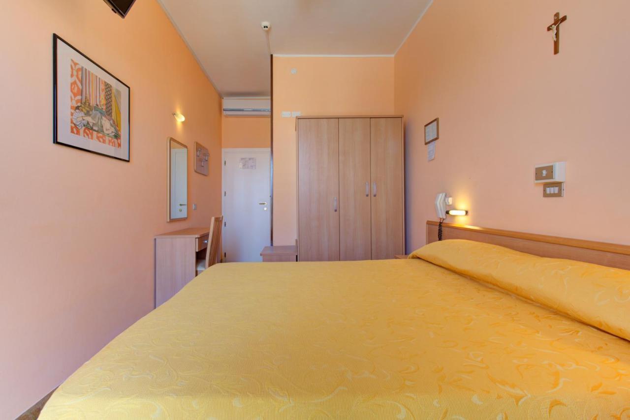Hotel Nella Ρίμινι Εξωτερικό φωτογραφία