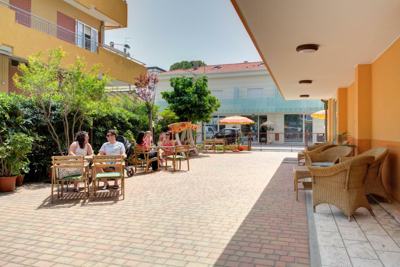 Hotel Nella Ρίμινι Εξωτερικό φωτογραφία