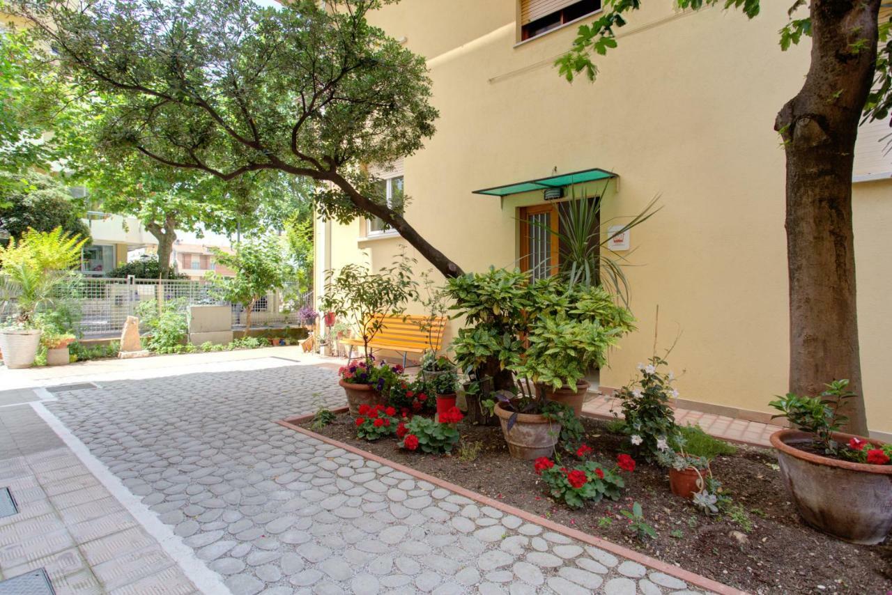Hotel Nella Ρίμινι Εξωτερικό φωτογραφία